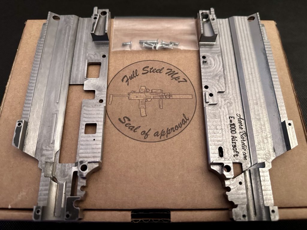 Imagen chasis más caja de embalaje y tornillos